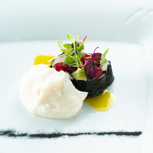 やんばる鶏の低温調理 大理石見立て セロリラヴのピューレ