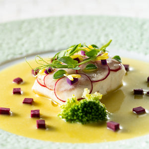 鯛の蒸し焼き  ブールブランを使った紅芋のソース