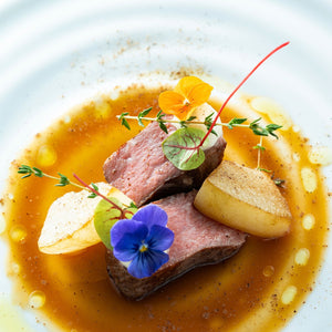 黒毛和牛サーロイン肉の低温調理アロゼ マデラソース ピパーチの香り