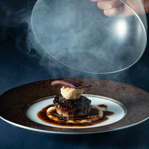 ベーコンで巻いた国産黒毛和牛フィレ肉 "トルネードステーキ" トリュフのソースポルト