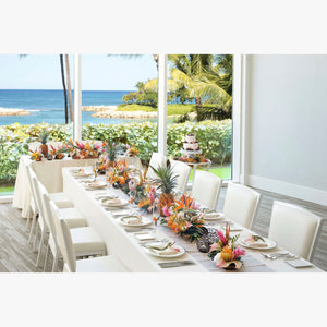 花器:ウッド系 テーブルランナー:リネンタイプ(シャンパンベージュ) キャンドル:ジオメトリック フルーツ:パイナップル