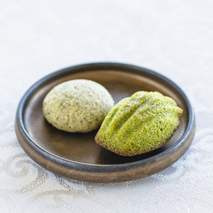 プティフール2種:さんぴん茶ちんすこう / ユーグレナと抹茶のフィナンシェ
