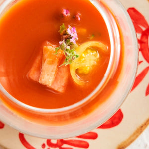 島豆腐のブランマンジェと今帰仁スイカのガスパチョ ~やちむんのアシェットに乗せて~