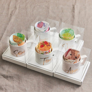 シンプルなボックスを開けるとカラフルなドリンクカードが!