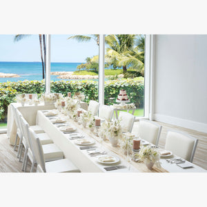 花器:陶器系 ランナー:チーズクロス(アイボリークリーム) キャンドル:ラウンドキャンドル(アイボリーベージュ)