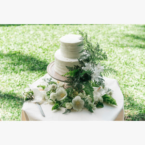 ケーキフラワー&ナイフフラワー ※画像のケーキはオーダーメイドケーキにて対応可能となり、ケーキ側面の葉はケーキフラワー&ナイフフラワーには含まれません