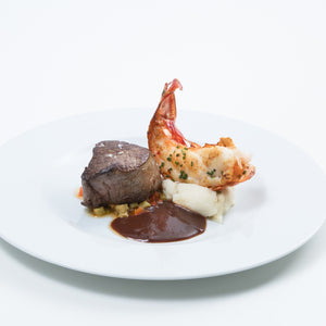 テンダーロインステーキ赤ワインソース仕立てとロブスターグリルの共演