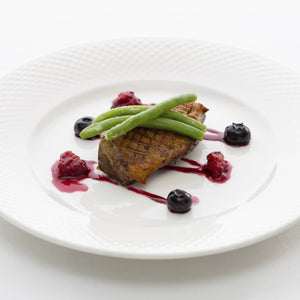 鴨胸肉のロースト チェリーとエシャロット添え