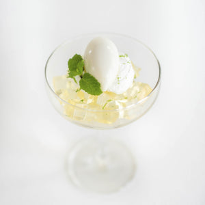 シャンパン風味のジェリーとシャーベット ハーブの香りをのせて