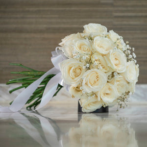 ホワイトローズとかすみ草のクラッチ