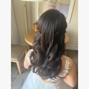 ヘアメイクアーティスト：Junko