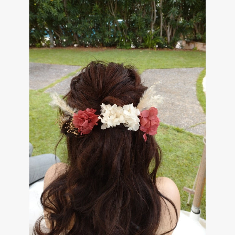 ヘアメイクアーティスト：Yuca