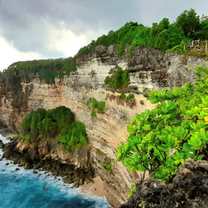 天空の巨像と海抜70mの断崖に佇む ウルワツ寺院参拝 プライベートフォトツアー